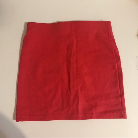 Red skirt - Picture 2 of 2